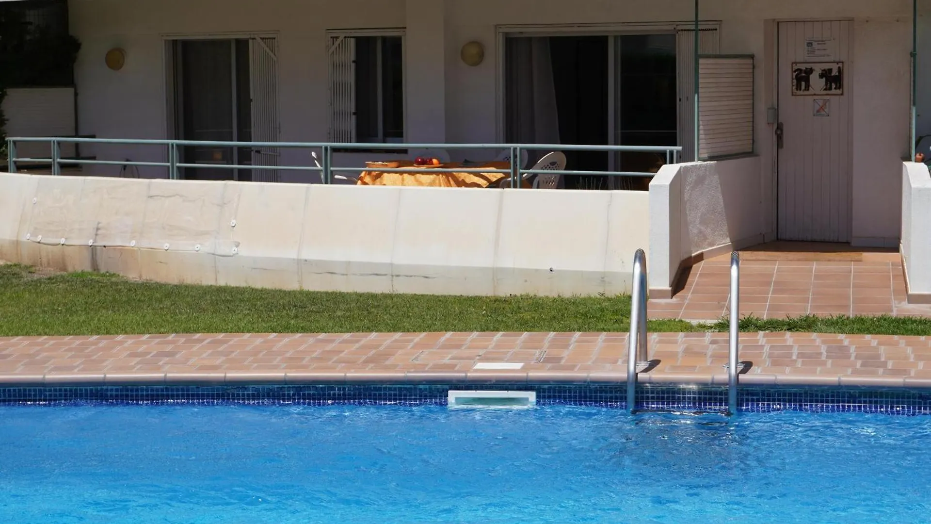 Apartamento En Planta Baja Con Terraza Y Piscina Cerca De La Playa De L'Estartit - Es-323-86 トレリャ・デ・モングリ 0*,  スペイン